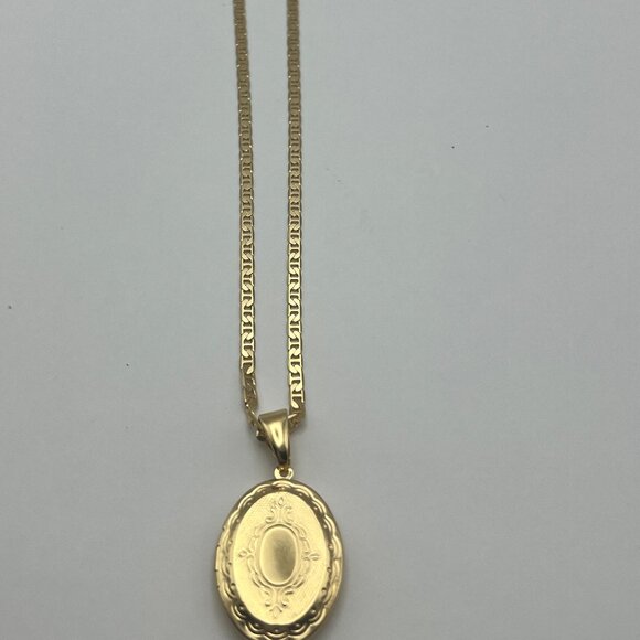 Beautiful BZL Locket and chain - Picture 9 of 12